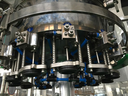 آلة تعبئة المياه / عصير مع 18 رأس تعبئة المزود